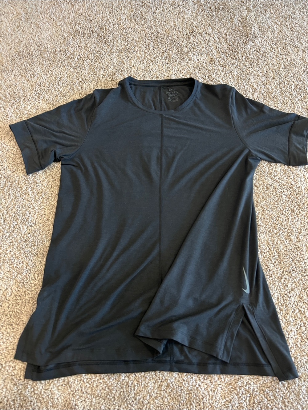 Nike Black Short-Sleeve Athletic Tee with Subtle Swoosh